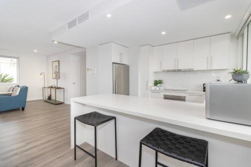 Konyha, Corner Penthouse with City Views in Armadale in Malvern