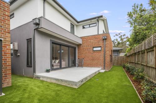 StayAU Modern 4BR Townhouse Bayswater in Croydon