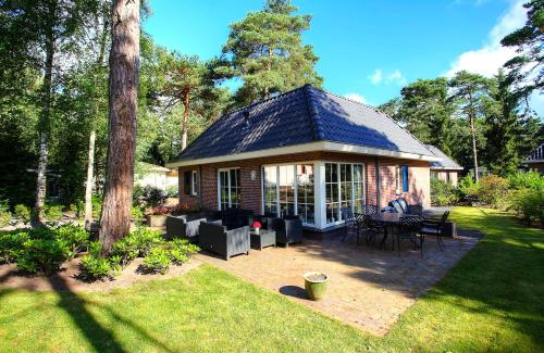 4 bedrooms, 8 beds