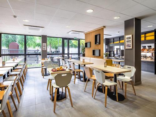 ห้องอาหาร, บีแอนด์บี โฮเทล มาร์น-ลา-วัลเล ตอร์ซี (B&B Hotel Marne-La-Vallee Torcy) in ตรอซี