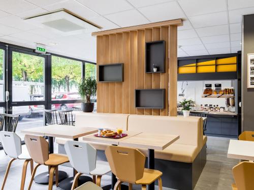 ห้องอาหาร, บีแอนด์บี โฮเทล มาร์น-ลา-วัลเล ตอร์ซี (B&B Hotel Marne-La-Vallee Torcy) in ตรอซี