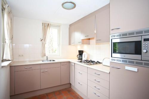 3 bedrooms, 6 beds