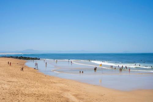 Cocon rénové plage à pied - image 4