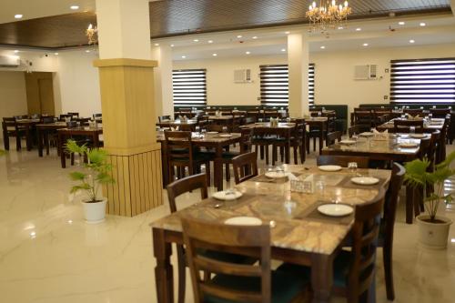 Restaurant, Hotel Grand Mayfair in Dimapur