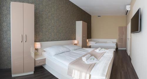 Deluxe Queen Suite
