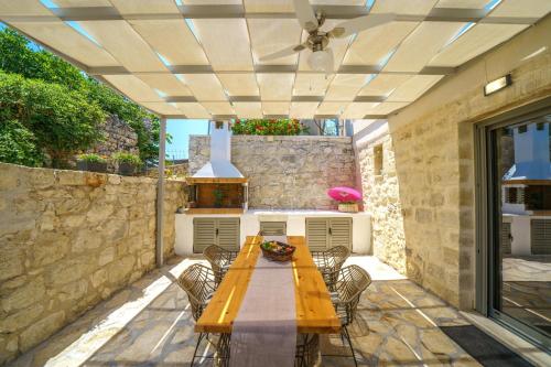 Apostolakis Stone Villa In Nipos Village in Fres