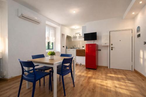 Bright Flat , Air Conditioning , 5 min Train Station