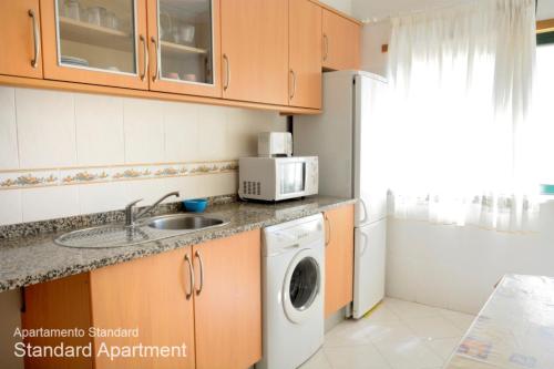 Kitchen, Akisol Armacao Pera Beach in Silves