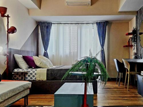 11a Spacious Suite with Resort Amenities Free Parking with Washer Great for Long Stays, Metro Manila
