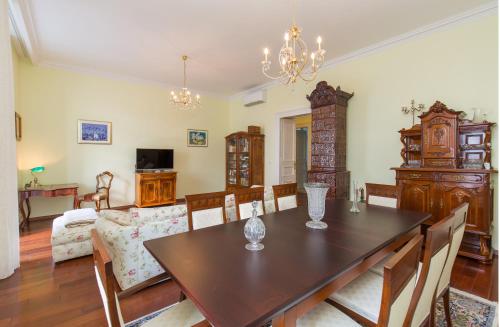 Luxury Seafront Apartment Banje 1