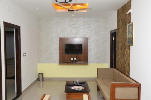 Twin Room with Mountain View image 3