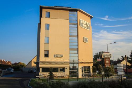 H24 HOTEL - 출입구