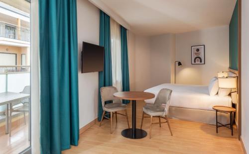 Hotel Elche Centro, Affiliated by Meliá Room Type - Superior Queen Room