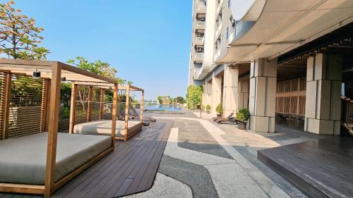 Balcony/terrace, Springwood At By LiviRooms Tangerang in Pinang