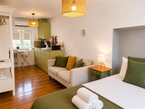 Alfama Cozy Studios by Get Your Stay 2