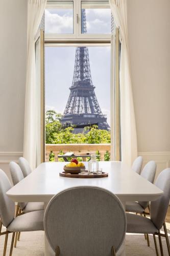Trocadero Gem 4BED 8P