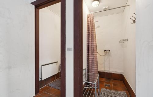 Baño, Stunning Apartment In Ringkøbing With Wifi in Ringkobing