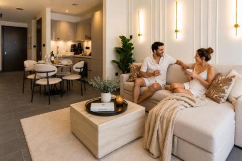 Premium 1BR Stay with Balcony & City View, Nad Al Sheba, Dubaj