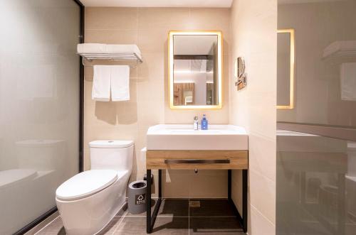 HanTing Premium Hotel Beijing Shilihe Subway Station - image 5