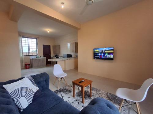 2BR in DAR near beach quiet, parking, wifi apt 5