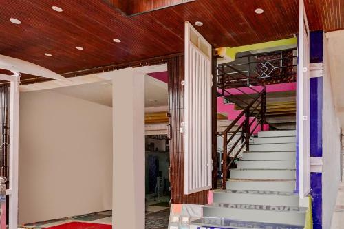 Ieeja, Hotel O Suny Europe Lodging and Fooding in Keonjhar