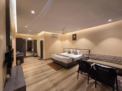 PARTH KING BEACH RESORT  in Mandarmoni