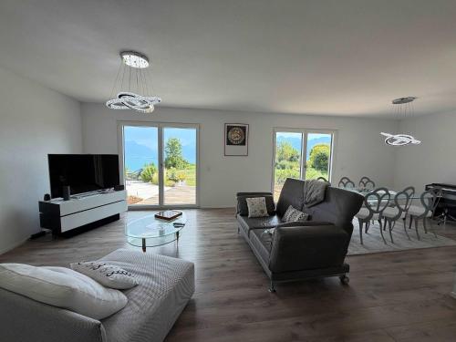 Le Chardonne - Designer's home with a stunning lake and mountain view in Corseaux