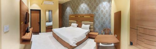 Shri Laxmi Inn Hotel & Restaurant in Orai