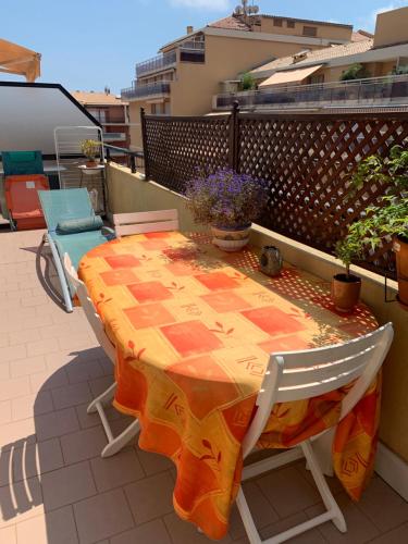 Relax Au Soleil - Studio avec grande terrasse - Proche de la plage 100 m et du centre ville