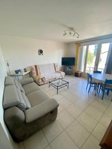 Appartement avec balcon - Plages à pied - Parking