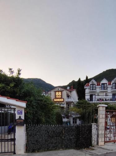 Sanrise Hostel in แฮร์เซ็ก โนวี่