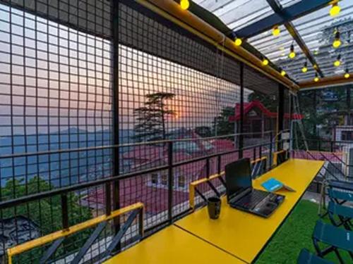 陽台/露台, 西姆拉霍斯特勒旅館 (The Hosteller Shimla) in 西姆拉