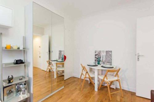 Celine 6 Modern Studio with Eiffel Tower View, Central Paris