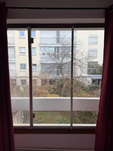 Bright & Cozy Room in Shared Apartment Near Eiffel