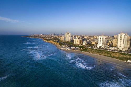 ארנה על הים לשעבר לאונרדו Bat Yam in บัท ยัม