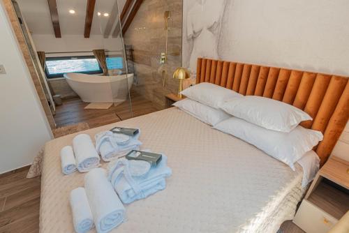 Villa Venetta,beach house,pool,jacuzzi,satellite internet-WiFi,4x4 UTV vehicle,SUP board,Island Zirj in Zirje