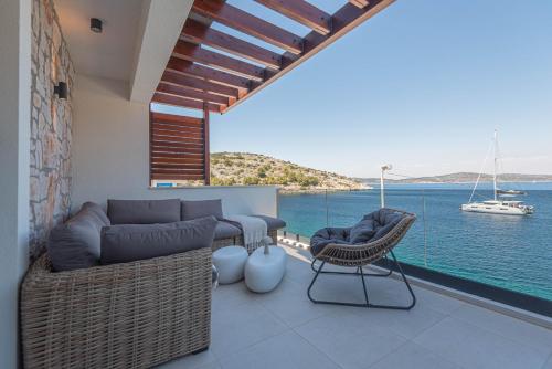 Facilities, Villa Venetta,beach house,pool,jacuzzi,satellite internet-WiFi,4x4 UTV vehicle,SUP board,Island Zirj in Zirje