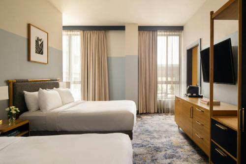 2 queen beds