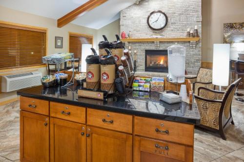 AmericInn by Wyndham Sartell - Accommodation