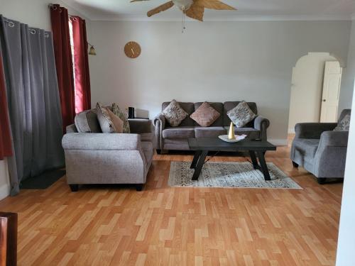 Pineapple Villa in Kingstown