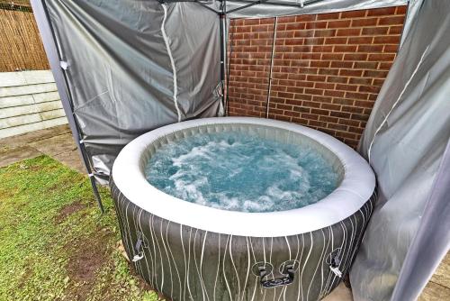 Open Mind Property- 6BRHome, HotTub & Free Parking in Titchfield