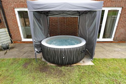 Open Mind Property- 6BRHome, HotTub & Free Parking in Titchfield