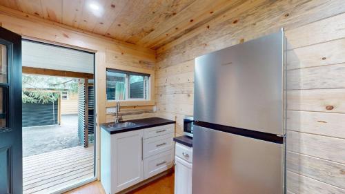 Lazy Dayz-Ryder Cabin by Okanagan Premier in Christina Lake (BC)