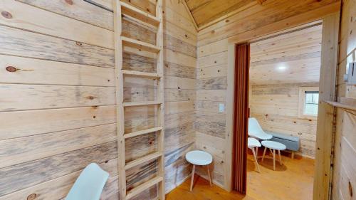 Lazy Dayz-Ryder Cabin by Okanagan Premier in Christina Lake (BC)