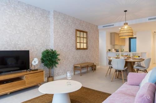 Stylish 2 Bed Apartment in Vanian Gardens RDR572