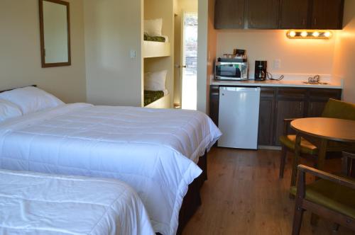 Double Room with Extra Bed - No Air Conditioning