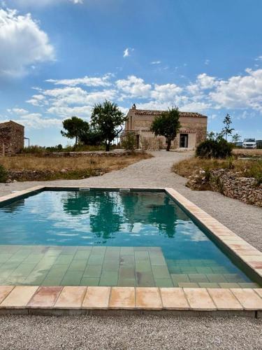 Peldbaseins, Masía MAS QUINZE (Masia MAS QUINZE) in Rasquera