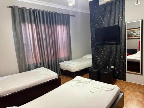 3 twin beds