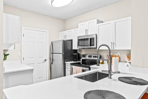 Cozy Oasis, Mins from ATL, Free Parking and Pool in Plymouth Colony