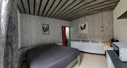 Gite de la tour, au premier etage, proche Nimes ,Avignon, Arles in Montfrin